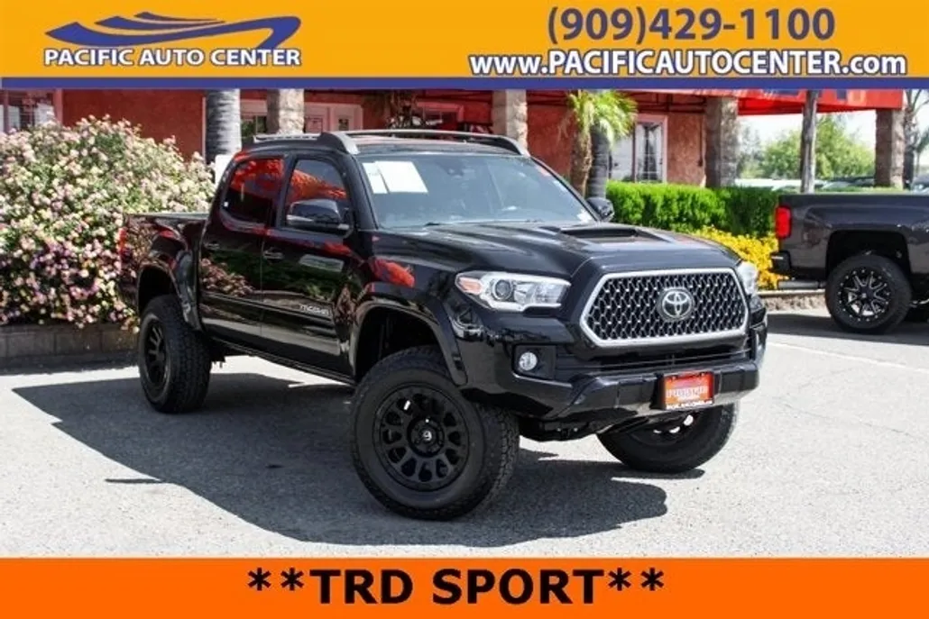 2019 Toyota Tacoma TRD Sport photo 1