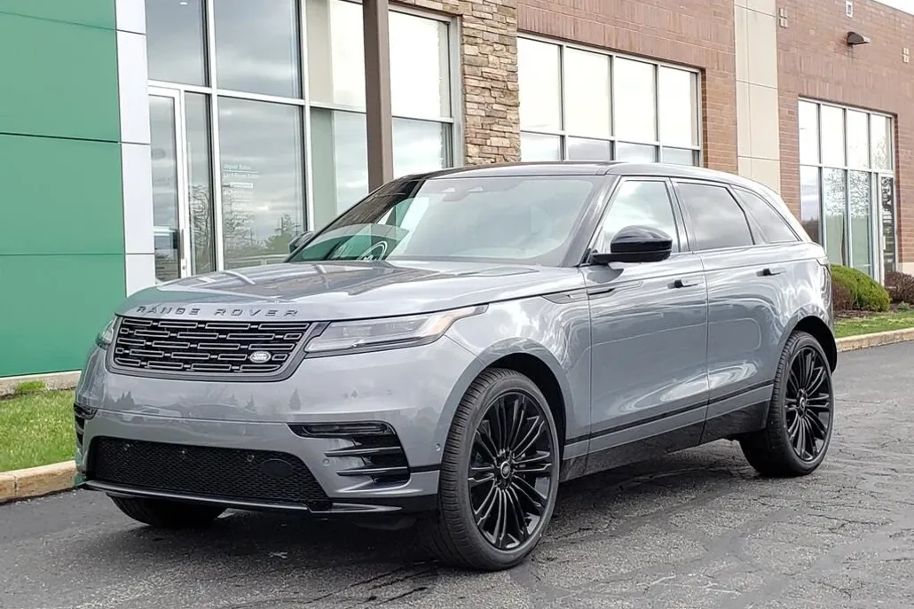 2026 Land Rover Range Rover Velar SE photo 1
