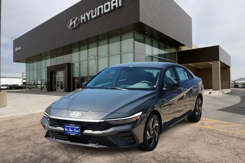 2025 Hyundai Elantra SEL Sport photo 1