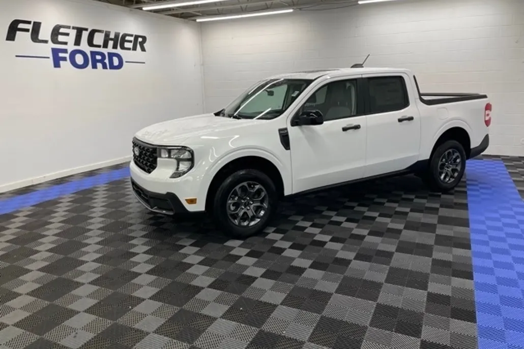 2025 Ford Maverick XLT photo 1
