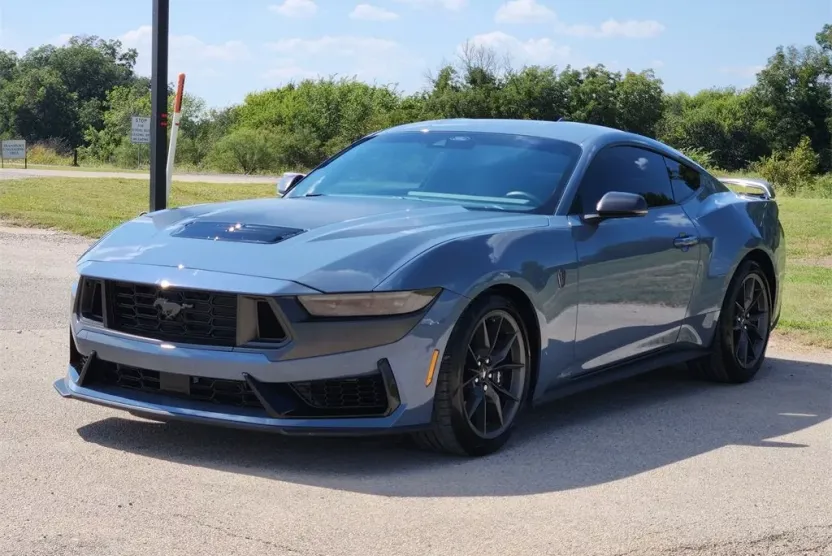 2024 Ford Mustang Dark Horse photo 1