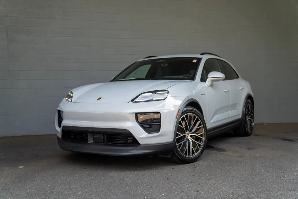 2025 Porsche Macan Electric photo 1