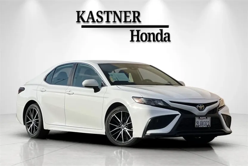 2024 Toyota Camry SE photo 1