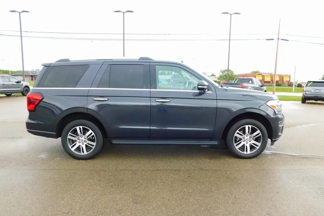 2024 Ford Expedition Limited photo 1