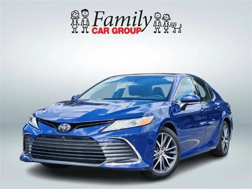 2023 Toyota Camry XLE photo 1