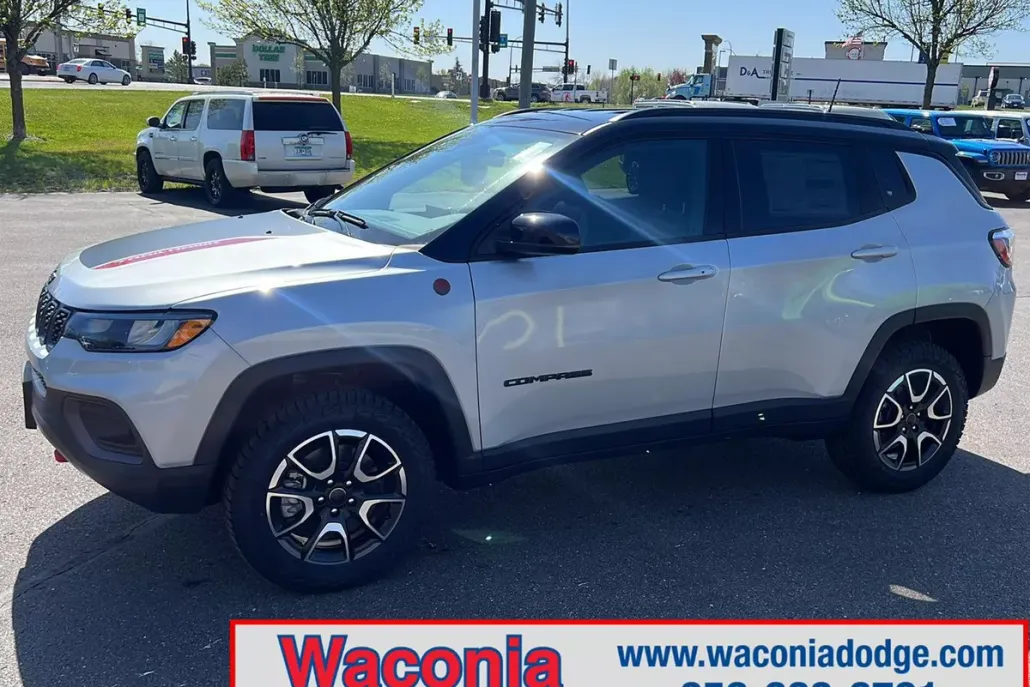 2025 Jeep Compass Trailhawk photo 1