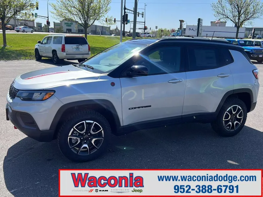 2025 Jeep Compass Trailhawk photo 1
