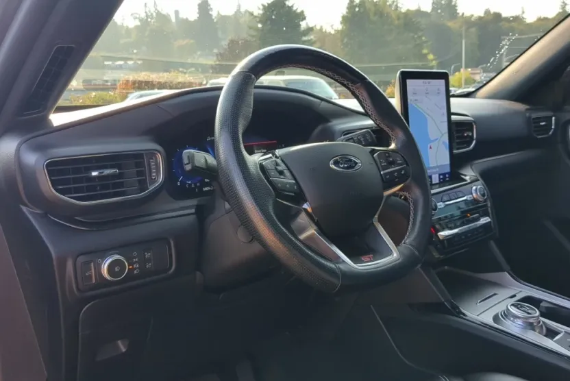 2021 Ford Explorer ST photo 1