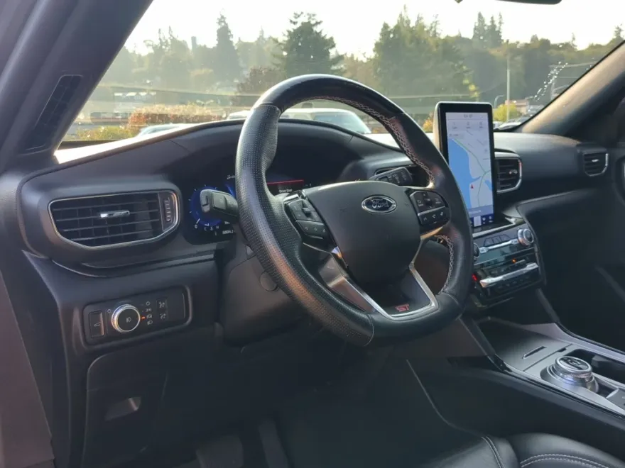 2021 Ford Explorer ST photo 1