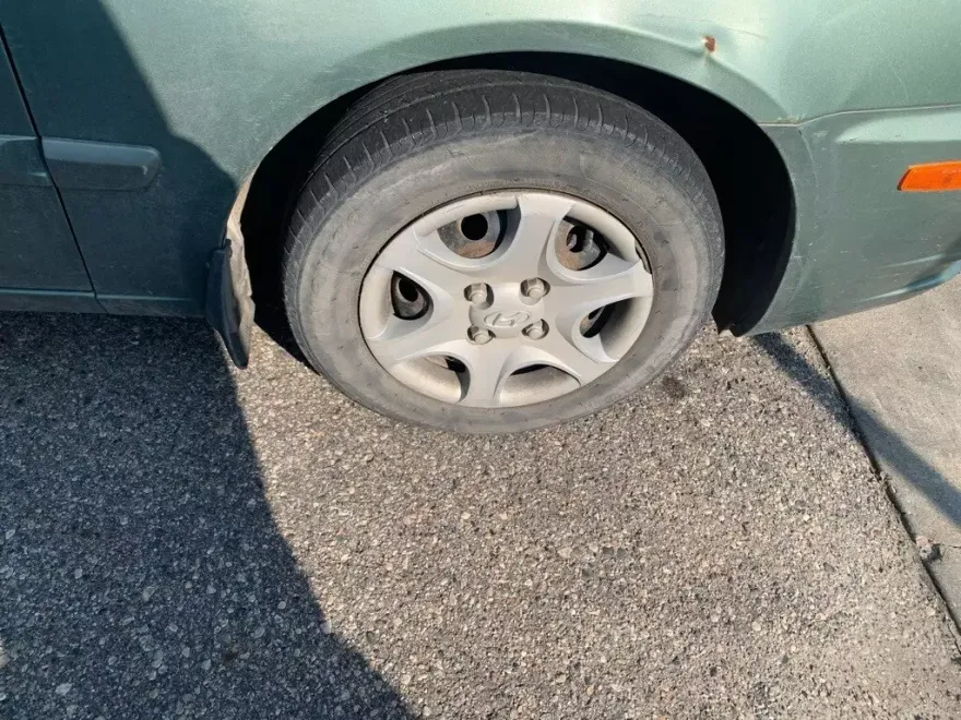 2004 Hyundai Accent GL photo 1