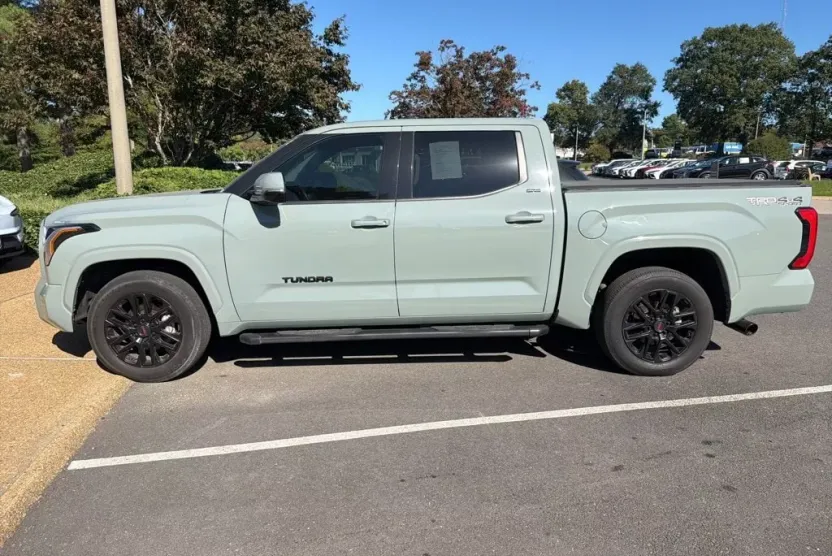 2022 Toyota Tundra SR5 photo 1