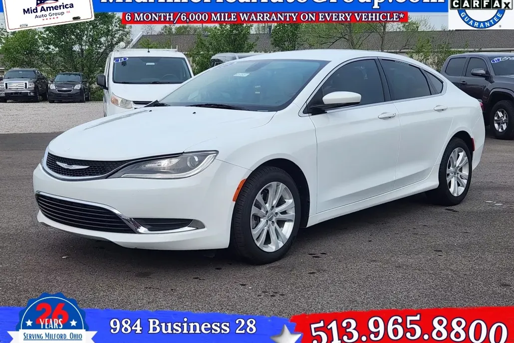2017 Chrysler 200 Limited photo 1