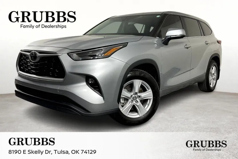 2024 Toyota Highlander LE photo 1