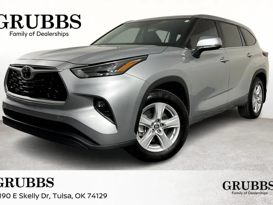 2024 Toyota Highlander LE photo 1