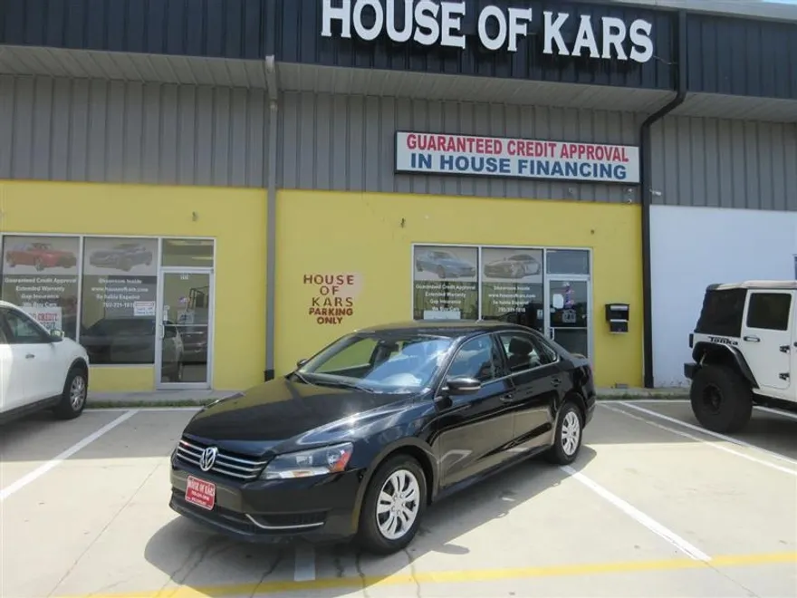 2014 Volkswagen Passat S photo 2