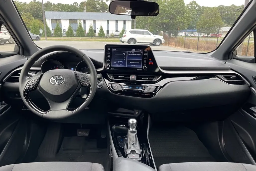2022 Toyota C-HR XLE photo 1