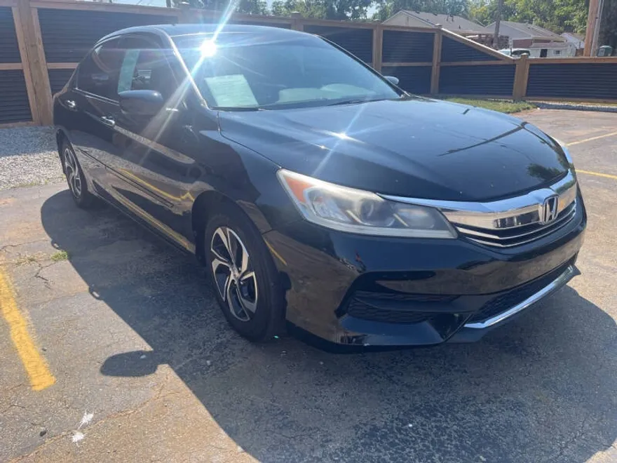 2017 Honda Accord LX photo 1