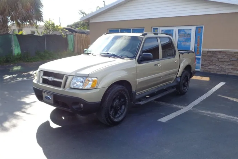 2003 Ford Explorer Sport Trac XLT photo 1