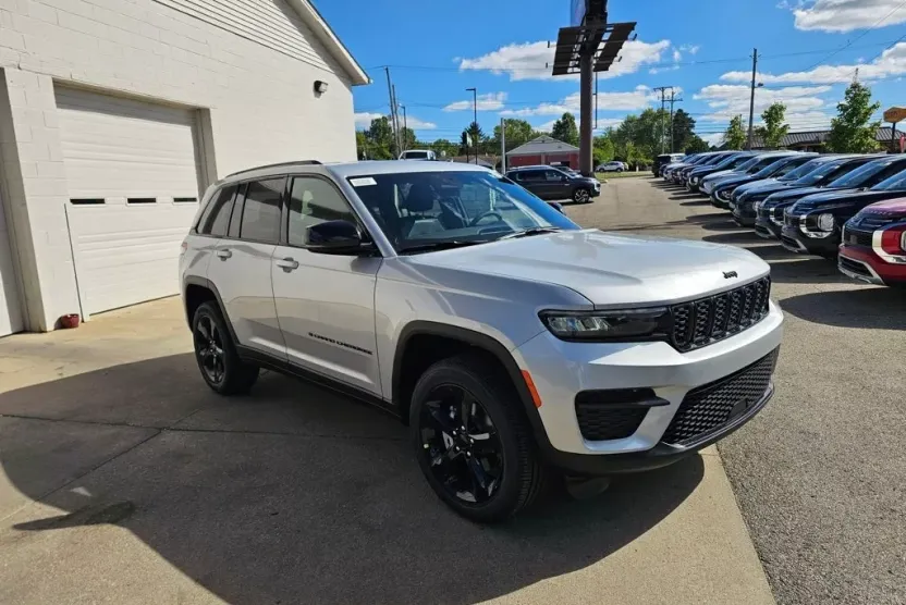 2025 Jeep Grand Cherokee Altitude X photo 1