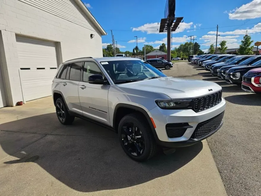 2025 Jeep Grand Cherokee Altitude X photo 1