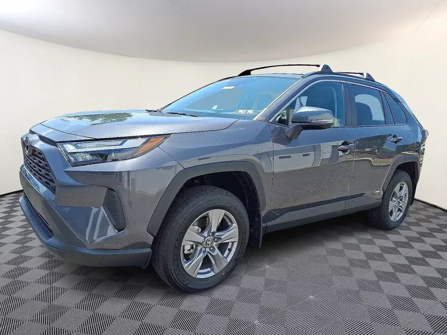 2025 Toyota RAV4 Hybrid XLE photo 1