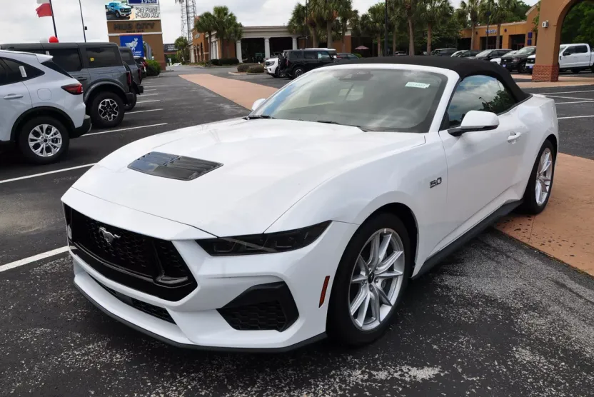 2025 Ford Mustang GT Premium Convertible photo 1