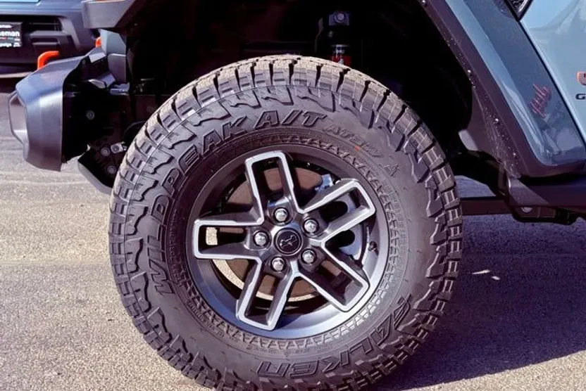 2025 Jeep Gladiator Mojave photo 1
