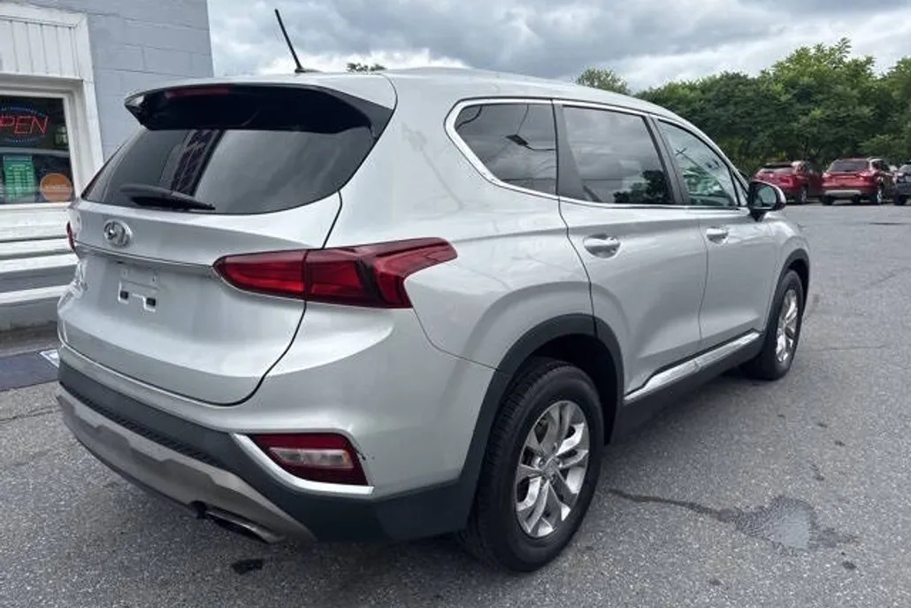 2019 Hyundai Santa Fe SE photo 1