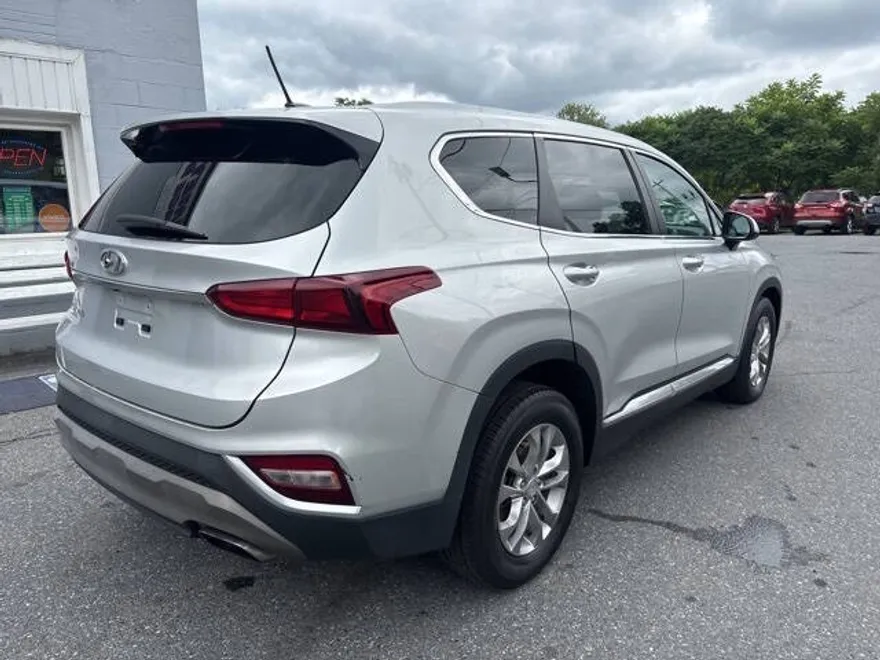 2019 Hyundai Santa Fe SE photo 1