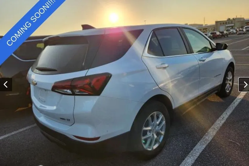 2024 Chevrolet Equinox LT photo 1