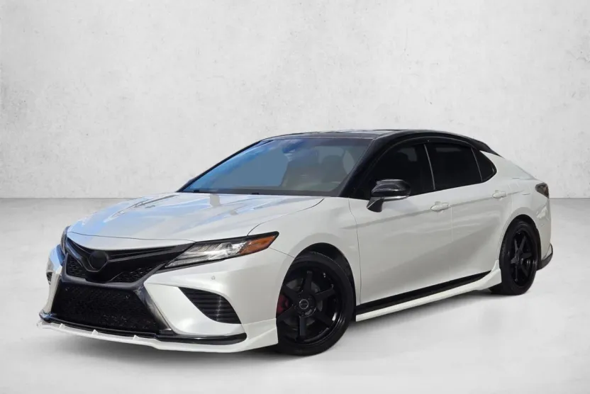 2018 Toyota Camry XSE photo 1