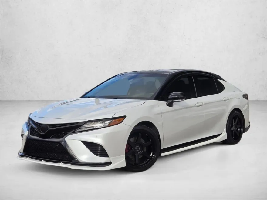 2018 Toyota Camry XSE photo 1
