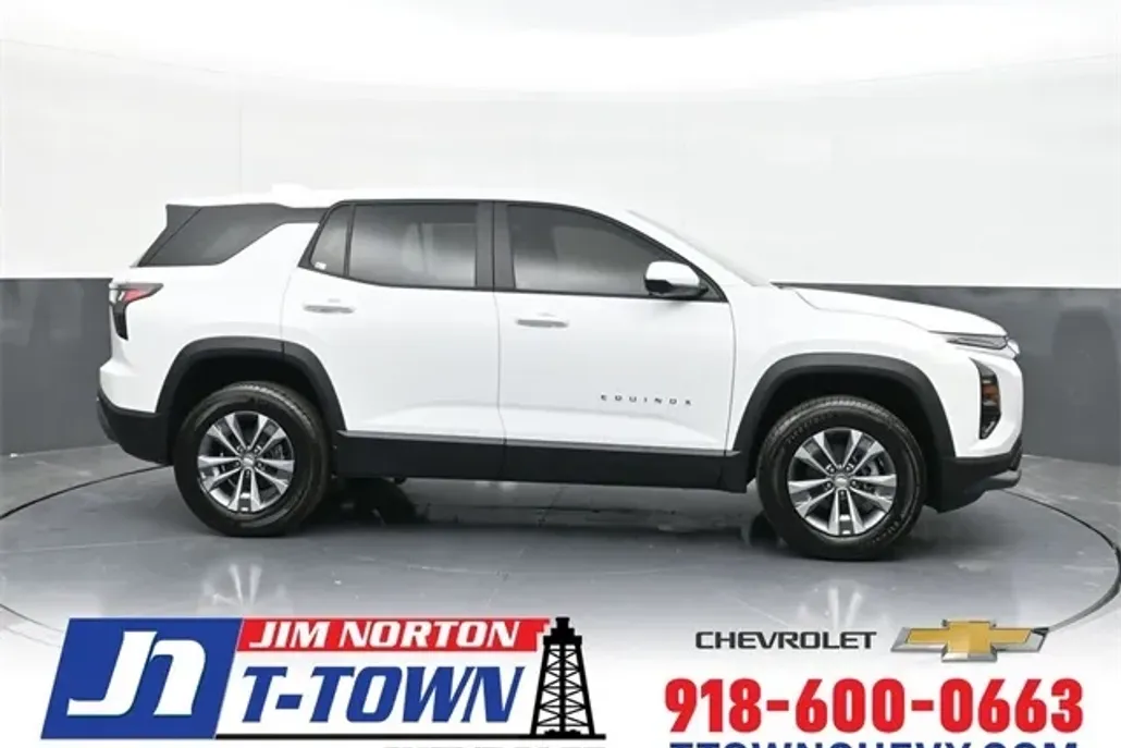 2026 Chevrolet Equinox LT photo 1
