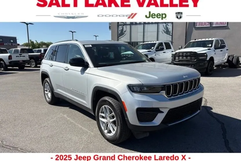 2025 Jeep Grand Cherokee Laredo photo 1