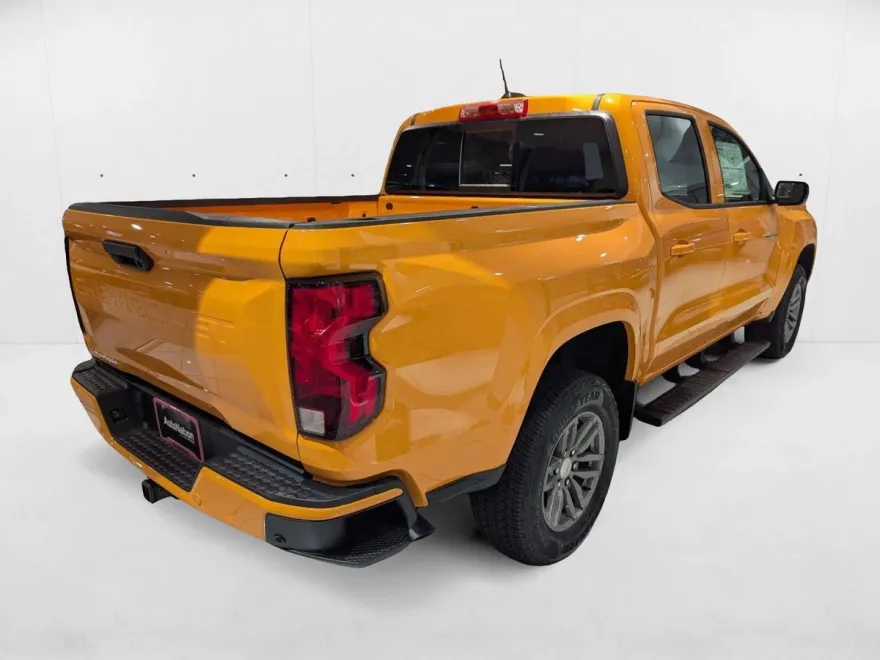 2025 Chevrolet Colorado Work Truck LT photo 1