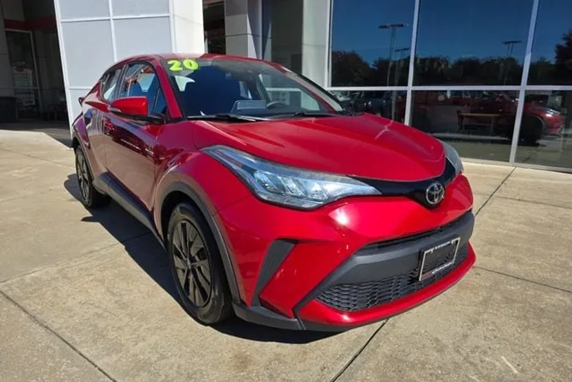 2020 Toyota C-HR LE photo 1