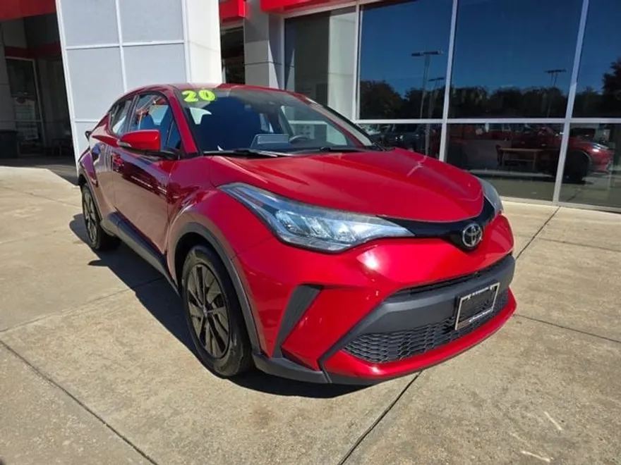 2020 Toyota C-HR LE photo 1