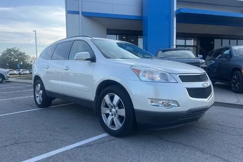 2012 Chevrolet Traverse 1LT photo 1