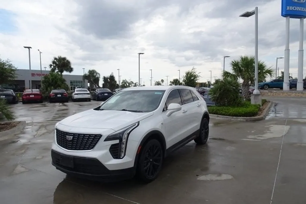 2023 Cadillac XT4 Luxury photo 1
