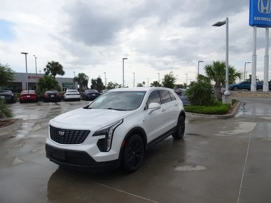2023 Cadillac XT4 Luxury photo 1