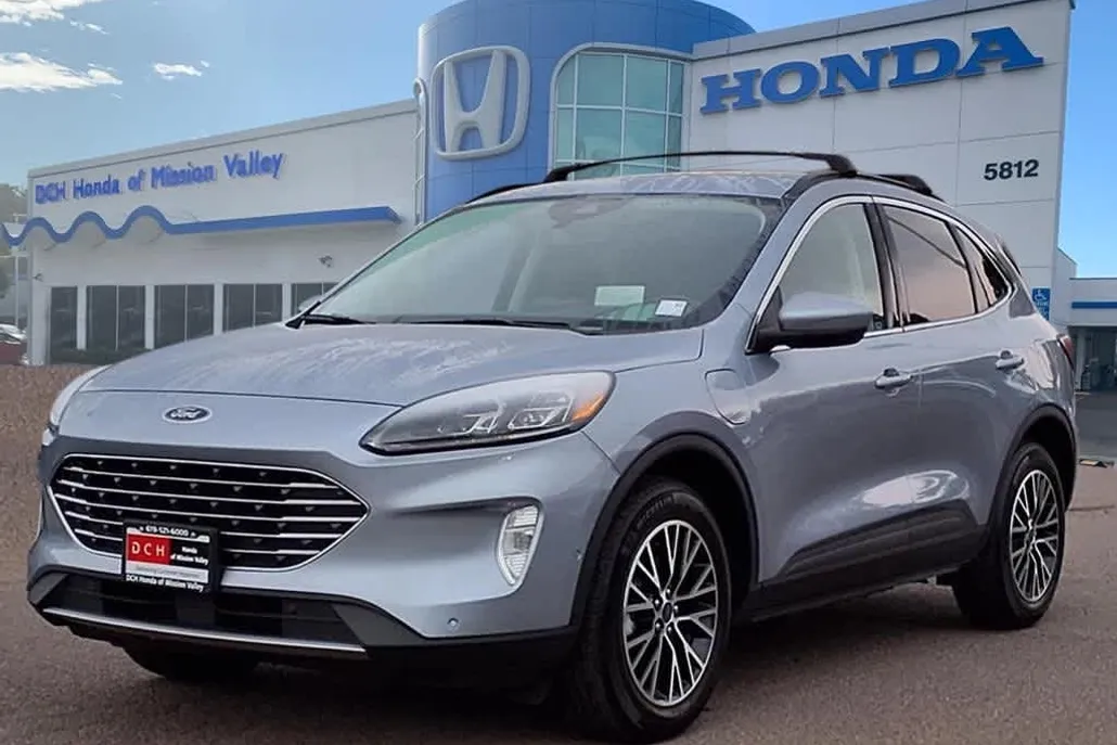 2022 Ford Escape Titanium photo 1