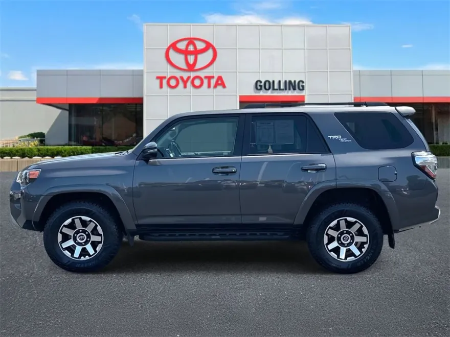 2022 Toyota 4Runner TRD Off-Road Premium photo 2