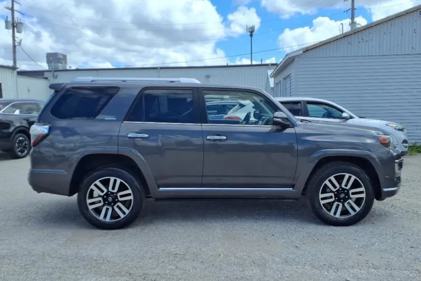2023 Toyota 4Runner Limited photo 1