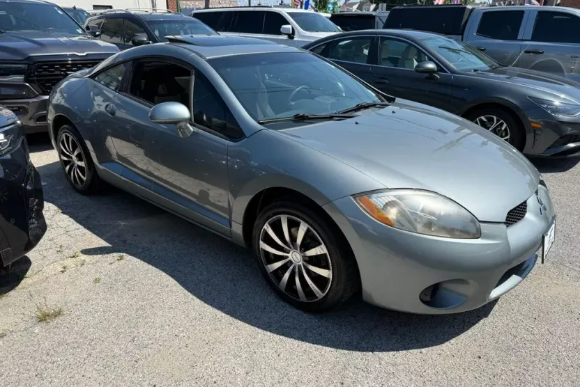 2008 Mitsubishi Eclipse GS photo 1