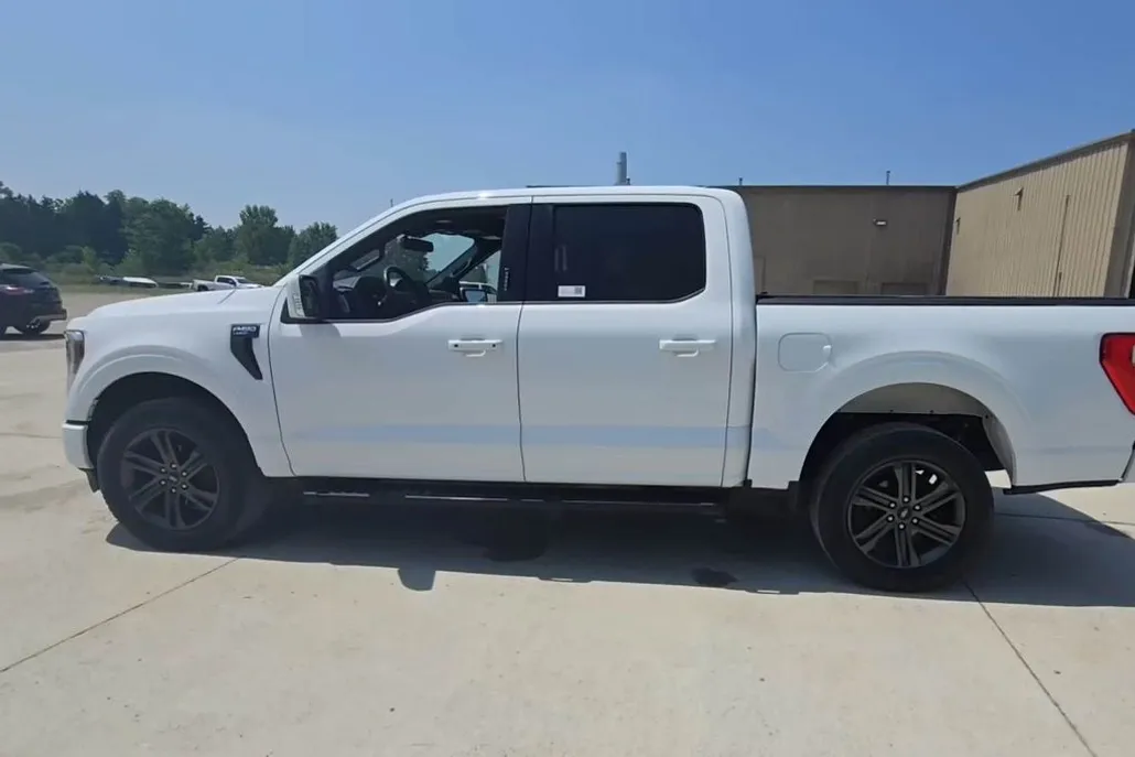 2022 Ford F-150 Lariat photo 1