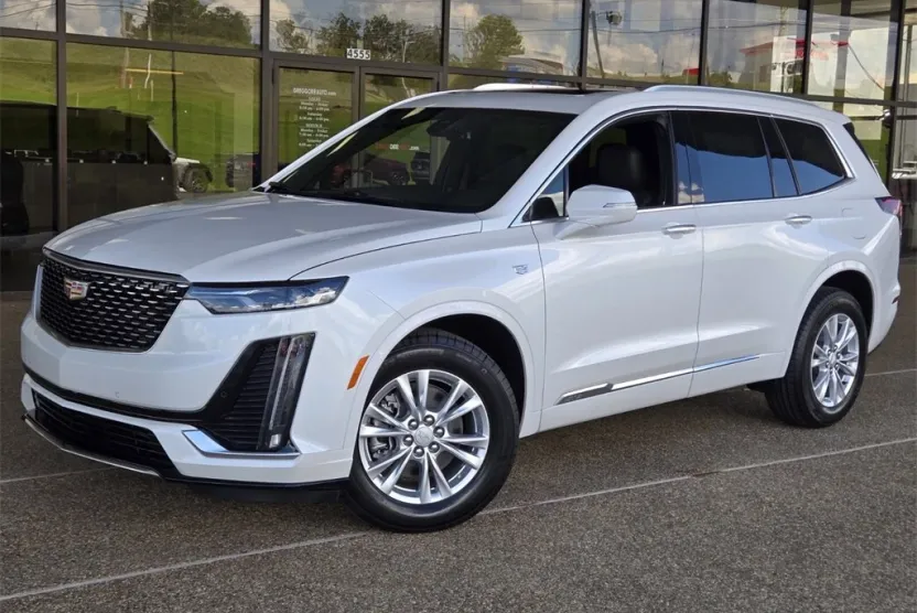 2025 Cadillac XT6 Luxury photo 1
