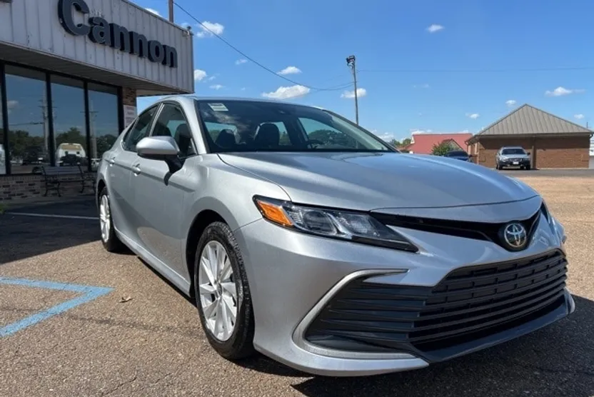 2024 Toyota Camry LE photo 1