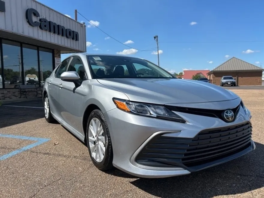 2024 Toyota Camry LE photo 1