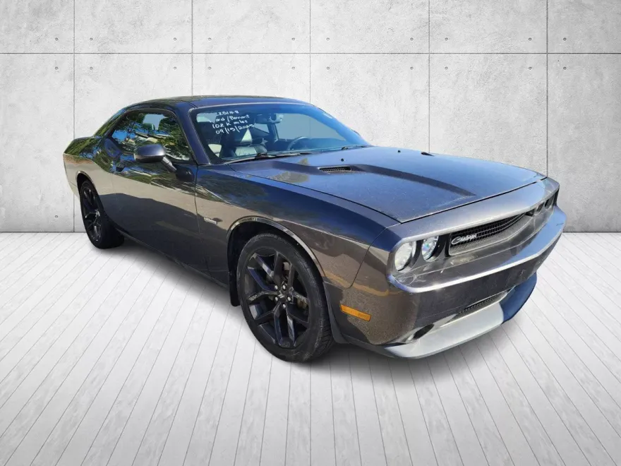 2014 Dodge Challenger SXT photo 1