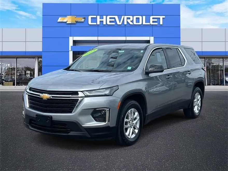 2023 Chevrolet Traverse LS photo 1